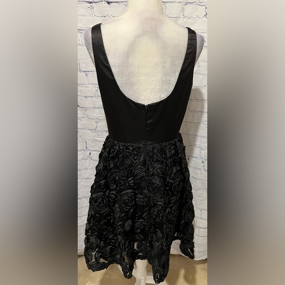 ADRIANA PAPPEL DRESS Satin top and floral appliques on mesh tulle skirt 8 - Picture 4 of 5